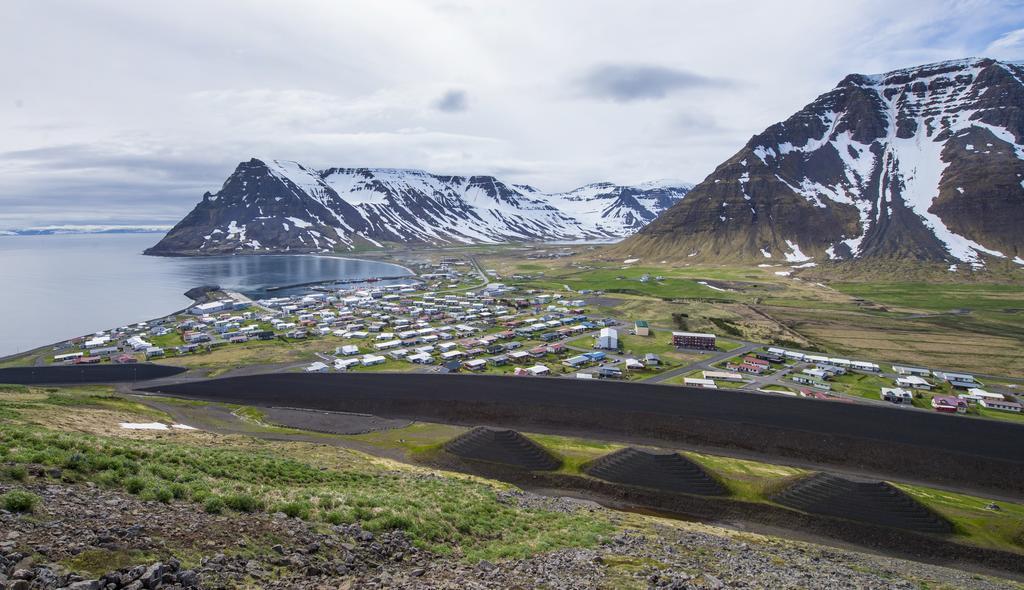 Einarshusid Guesthouse Bolungarvík Exterior foto